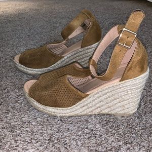 Suede peanut brown wedges